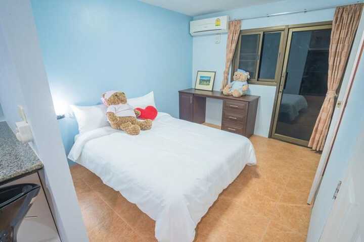 Room 6 of 16