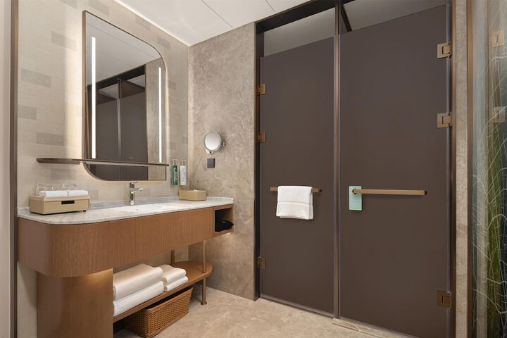 Room 32 of 49