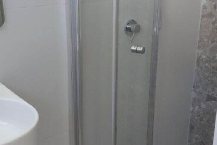 Room 18 of 27