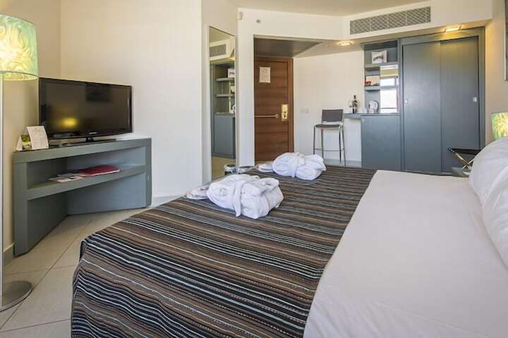 Room 48 of 89