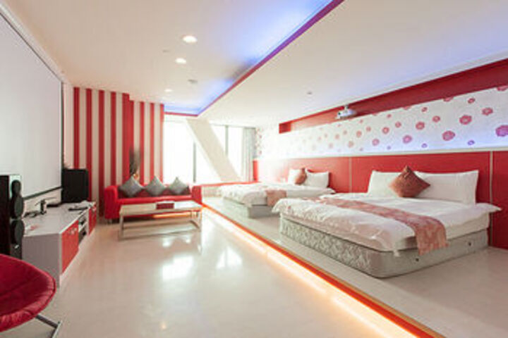 Room 9 of 34