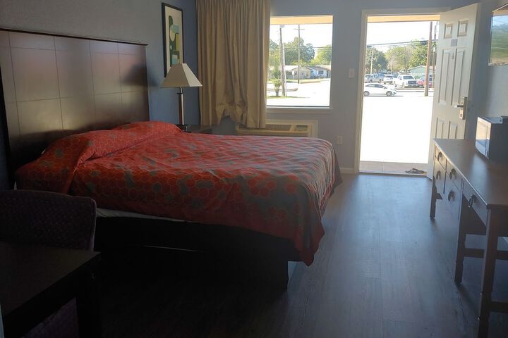 Room 5 of 18