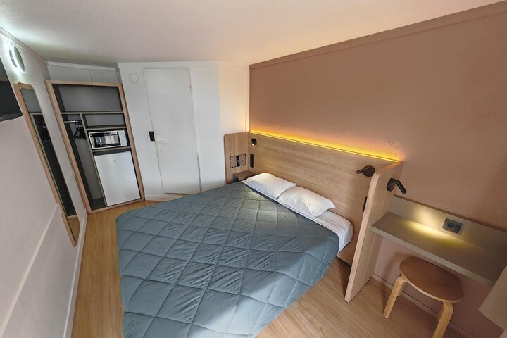 Room 10 of 48