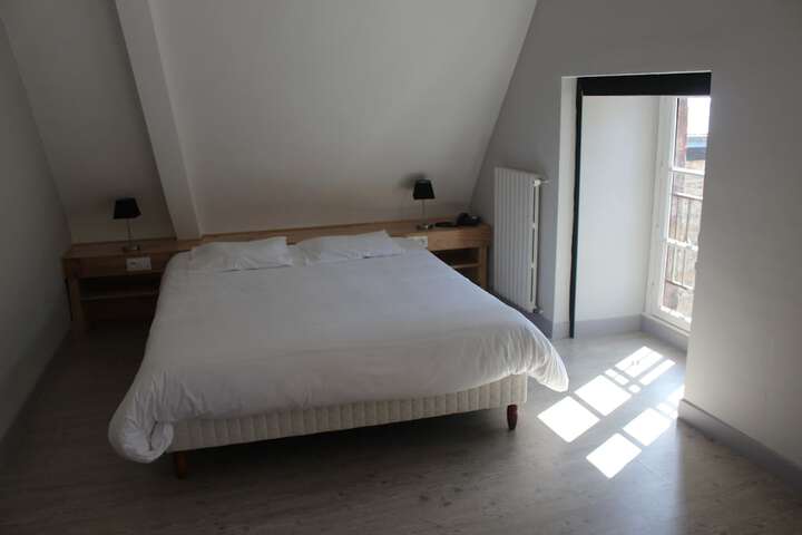 Room 2 of 49