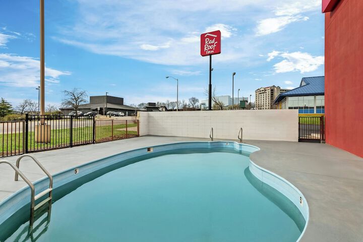 Pools & Facilities