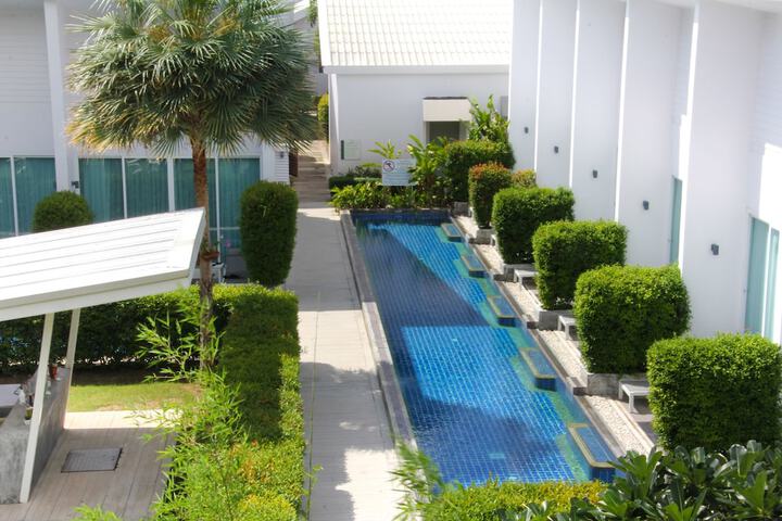 Hotel Exterior 47 of 52