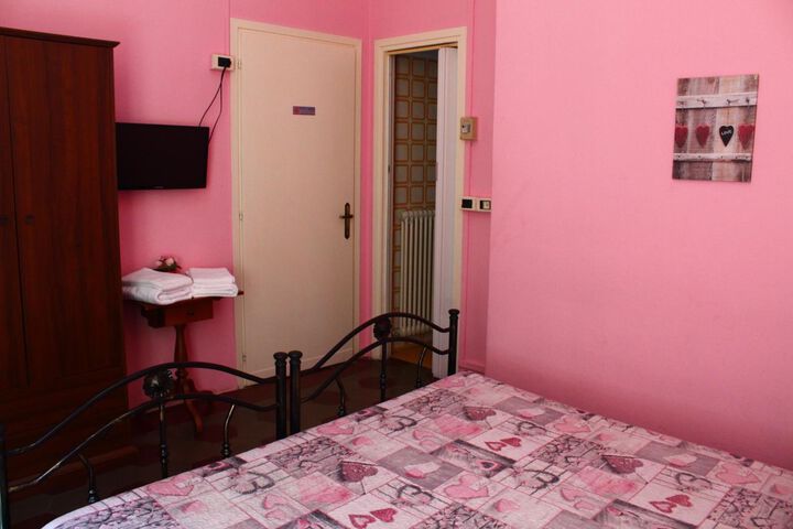 Room 71 of 107