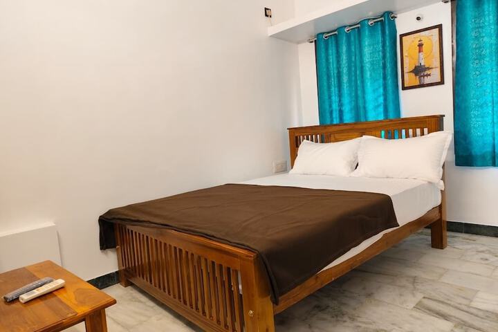Room 4 of 40