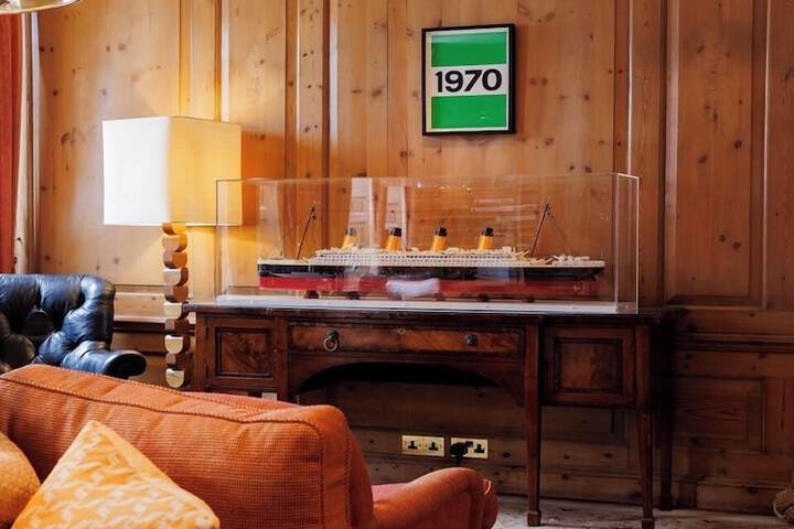Lounge 108 of 131