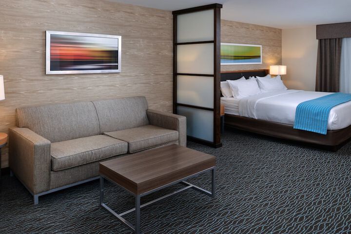 Room 3 of 61
