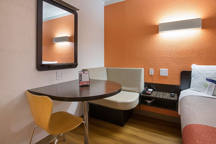 Room 14 of 29