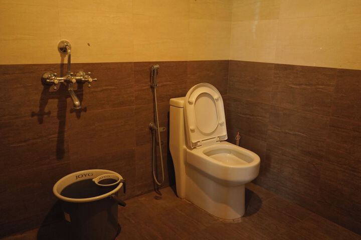 Room 7 of 16