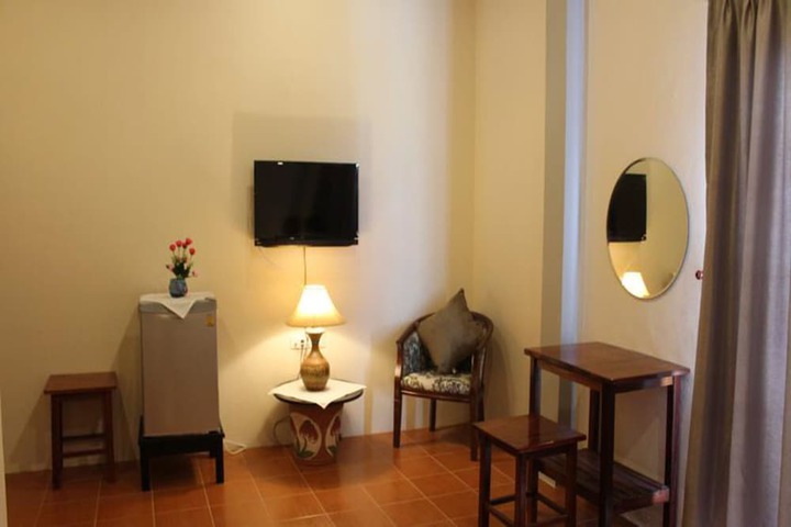 Room 5 of 38