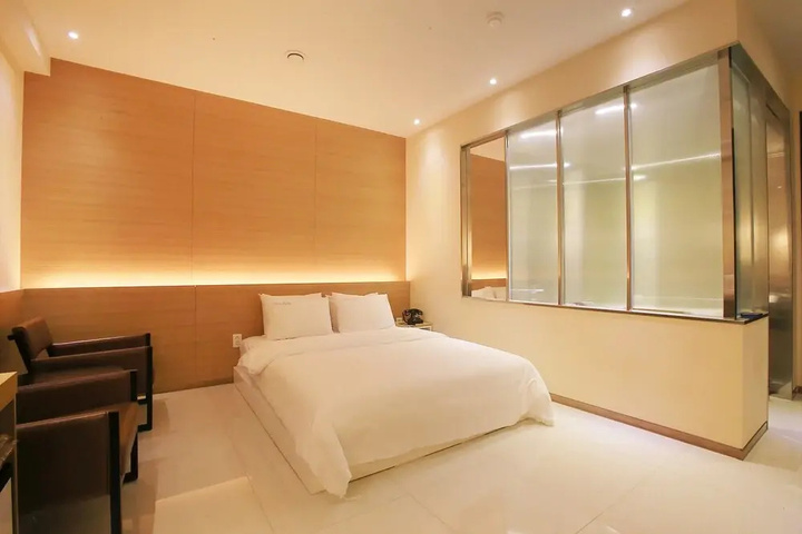 Room 7 of 30