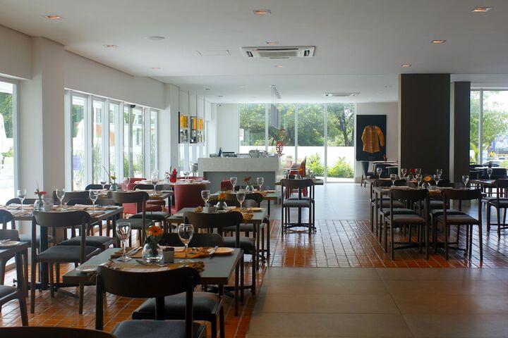 Dining 60 of 96