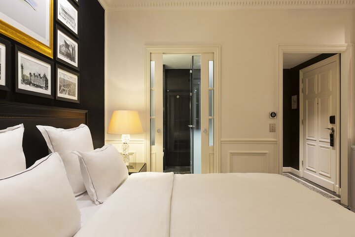 Room 51 of 85