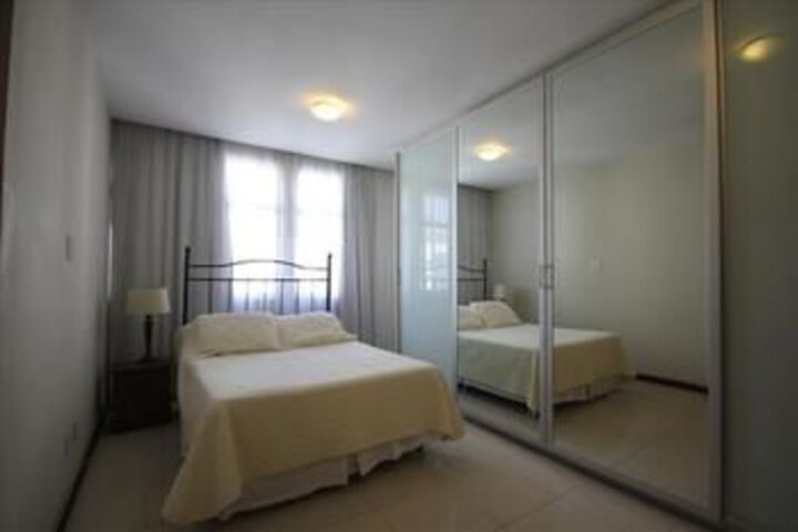 Room 11 of 32