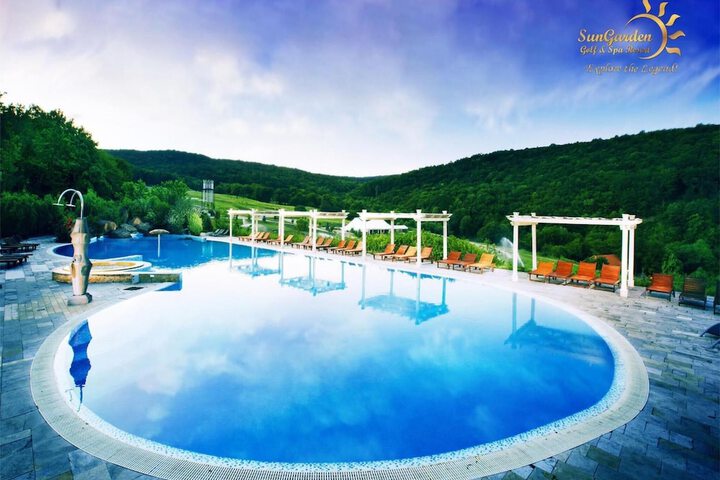 Hotel with Pool