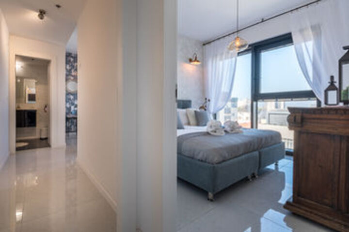 Room 50 of 153