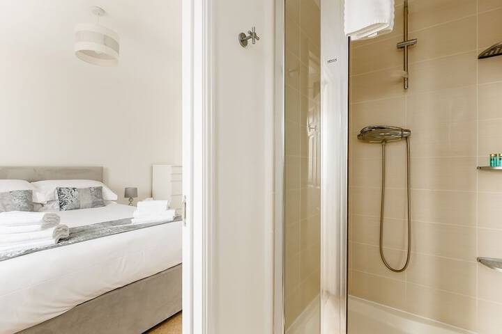 Room 5 of 35