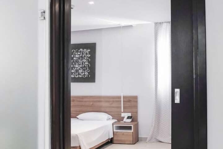 Room 2 of 35