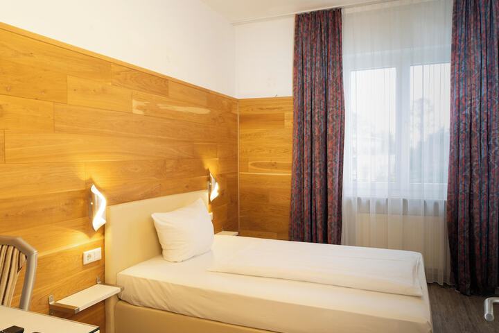 Room 7 of 20
