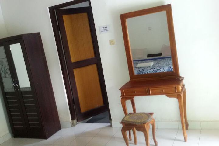 Room 28 of 53