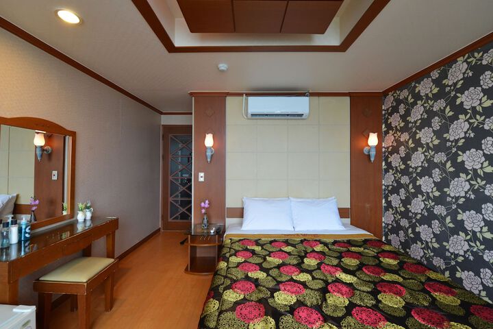 Room 6 of 64