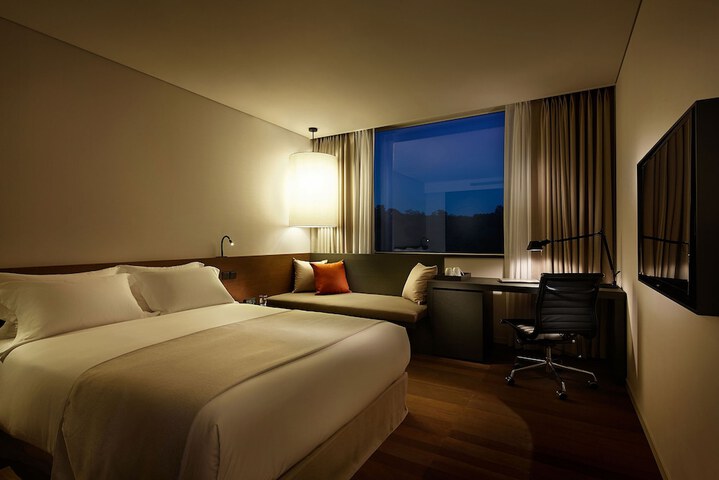 Room 13 of 52
