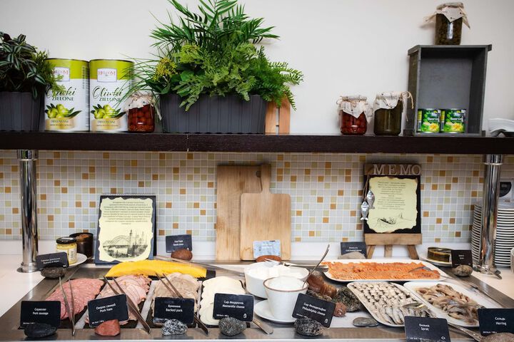 Breakfast/Coffee Service 147 of 228