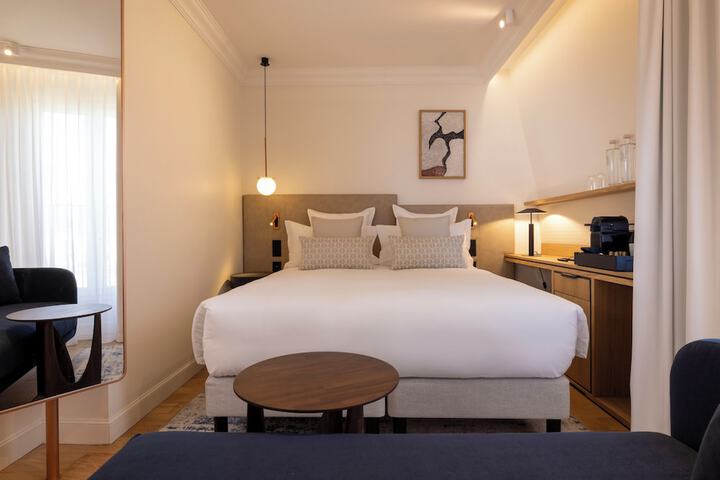 Room 15 of 42
