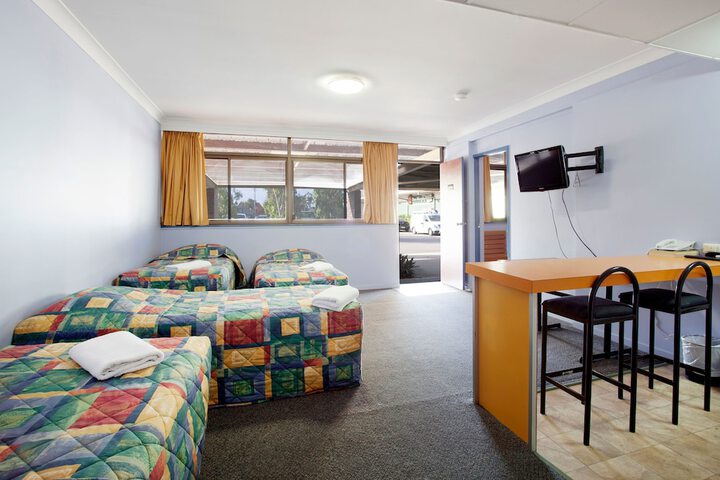 Room 11 of 33