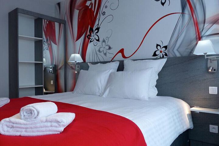 Room 5 of 33