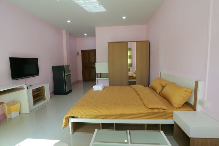 Room 4 of 18