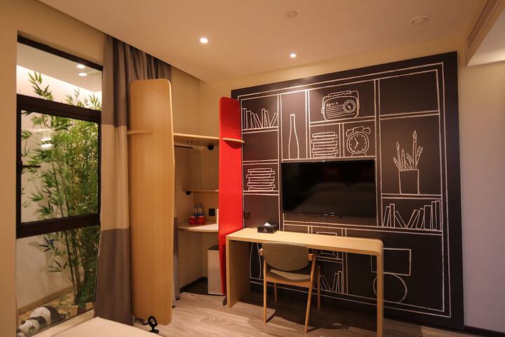 Room 48 of 86