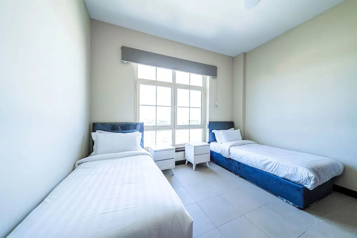Room 5 of 9