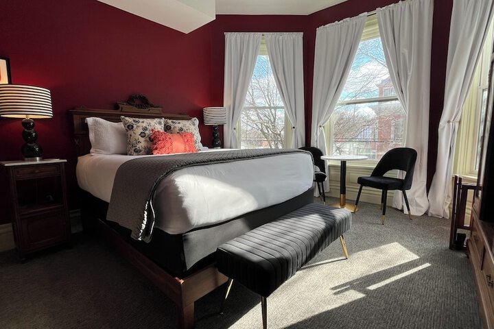 Room 4 of 32