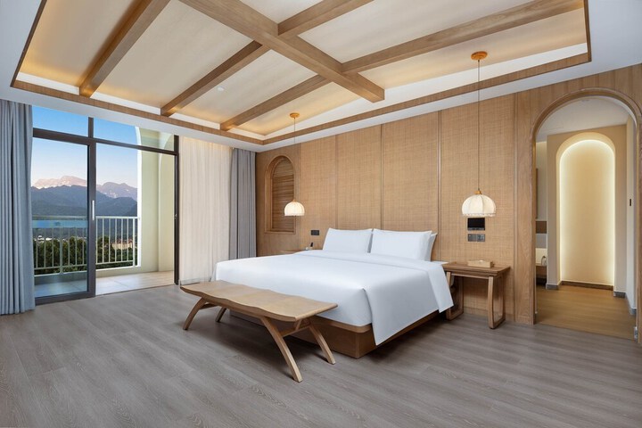 Room 35 of 85
