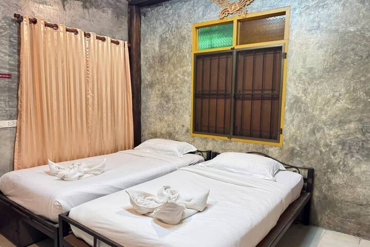 Room 15 of 33