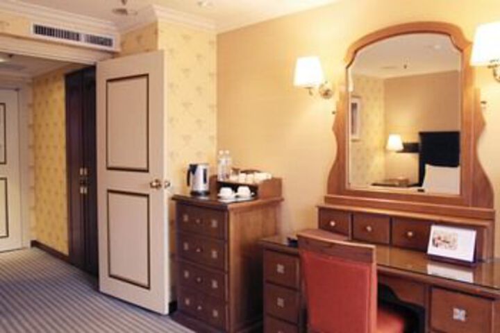 Room 28 of 36