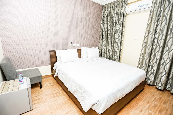 Room 12 of 38