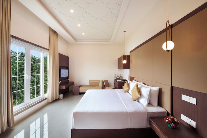 Room 9 of 13