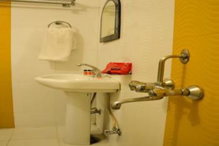 Room 3 of 28