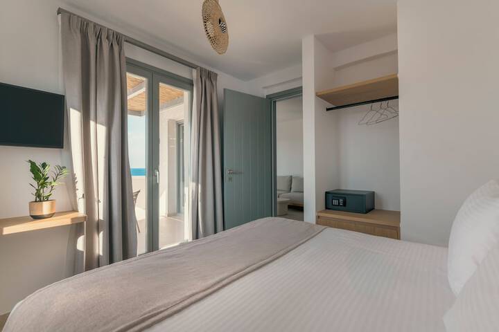 Room 14 of 37