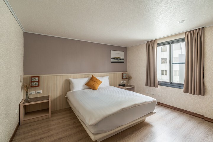 Room 12 of 45