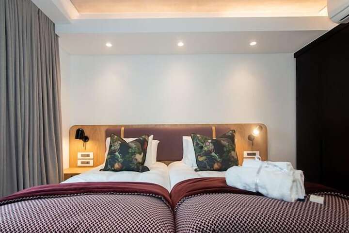 Room 4 of 40