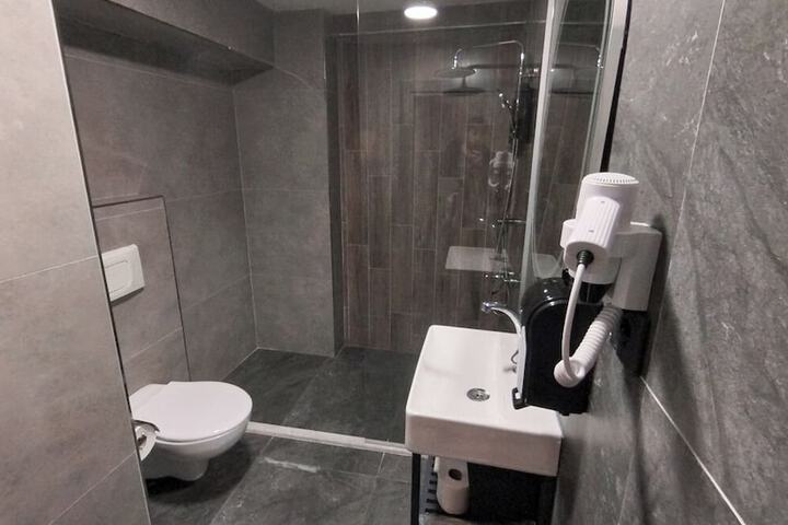 Room 15 of 21
