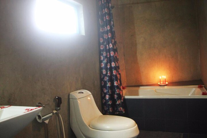Room 10 of 20