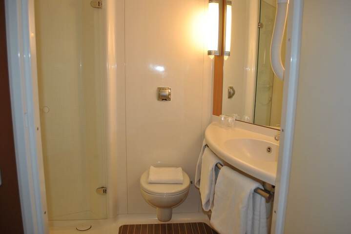 Room 19 of 51
