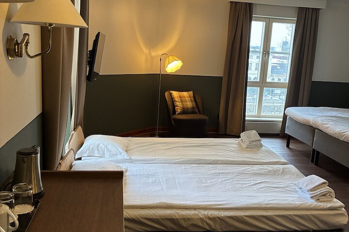 Room 16 of 34